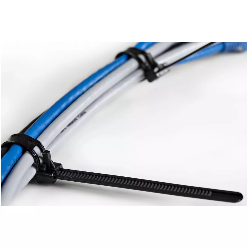 StarTech.com 10 inch(25cm) Reusable Cable Ties - 1/4 inch(7mm) wide, 2-1/2 inch(65mm) Bundle Dia. 50lb(22kg) Tensile Strength, Releasable Nylon Ties, Indoor/Outdoor, 94V-2/UL Listed, 100 Pack - Black