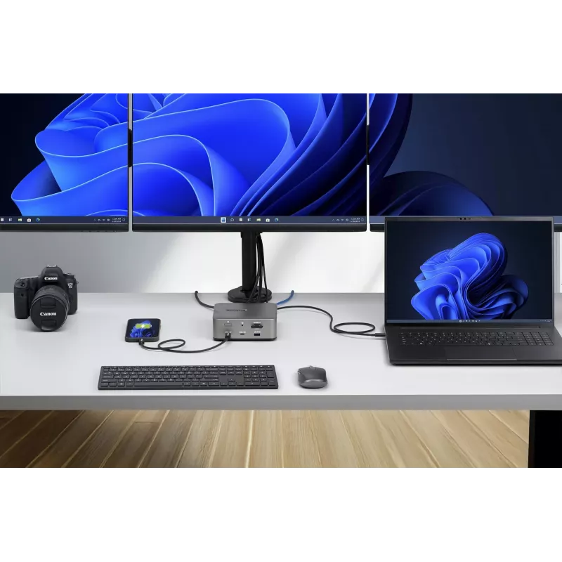 StarTech.com Thunderbolt 5 Docking Station, DP / HDMI, Triple Monitor Dock up to 4K 144Hz or Dual 8K 60Hz, 5x USB Ports, 140W Laptop Charging