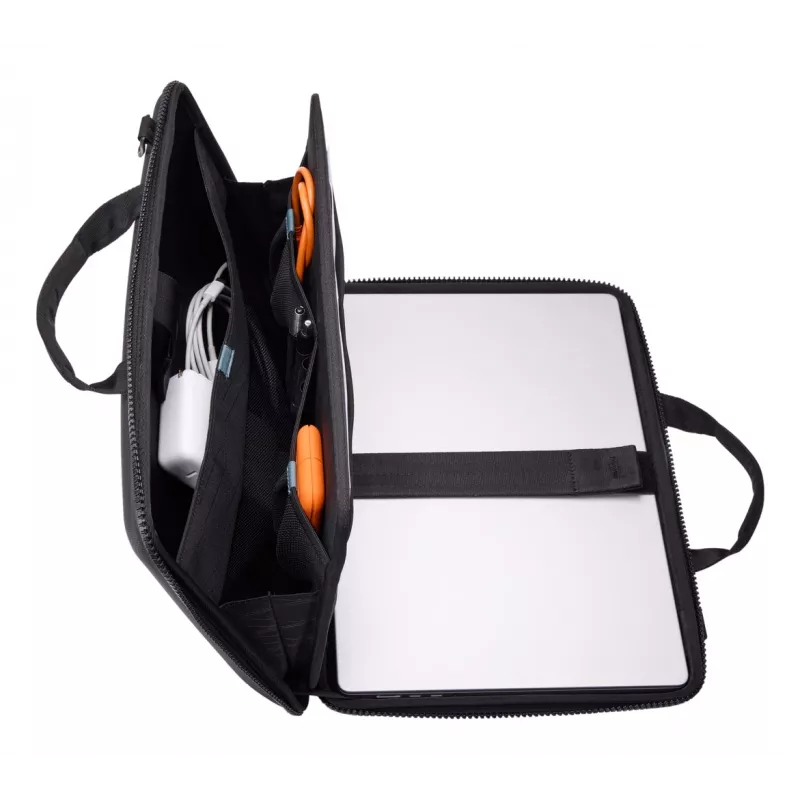 Laptop bag Thule Gauntlet 16 for 16-inch MacBook, black, reinforced sleeve and protective zip