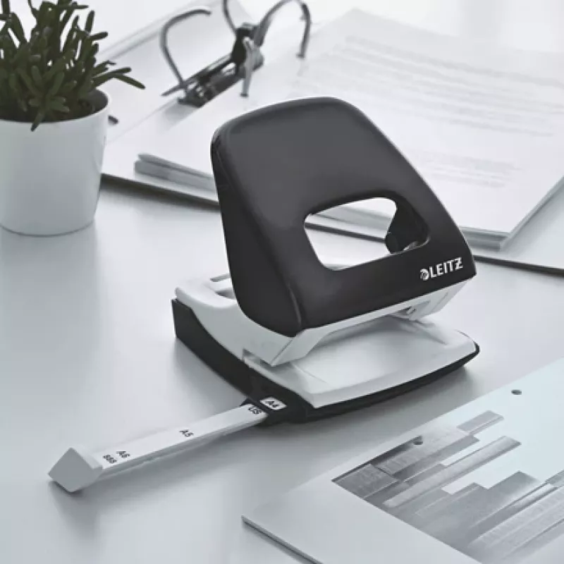 Leitz Hole Punch WOW 5008 Metal 2-hole / 30sheets, 30 sheets, Black, White, Metal, 8 cm, 5.5 mm, A4, A5, A6, Folio, US-Quart, 8 x 8 x 8 cm