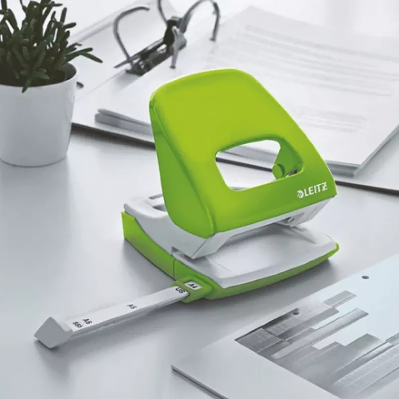 Leitz Hole Punch WOW 5008 Metal 2-hole / 30sheets, 30 sheets, Green, Metal, Plastic, 8 cm, 5.5 mm, A4, A5, A6, Folio, US-Quart, 8 x 8 x 8 cm