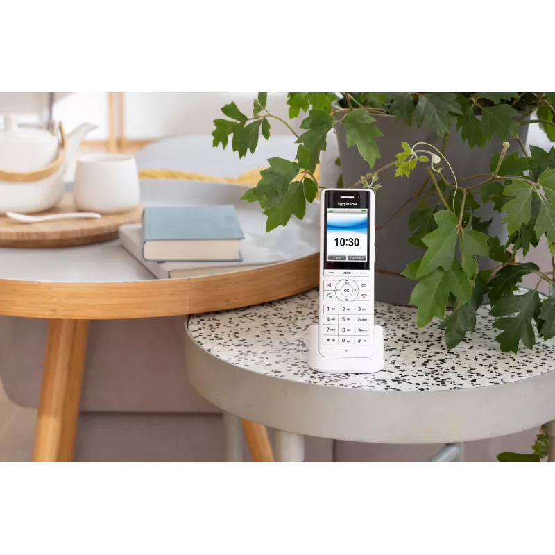DECT cordless handset FRITZ X6 white International — speakerphone, answering machine, 100-entry phonebook