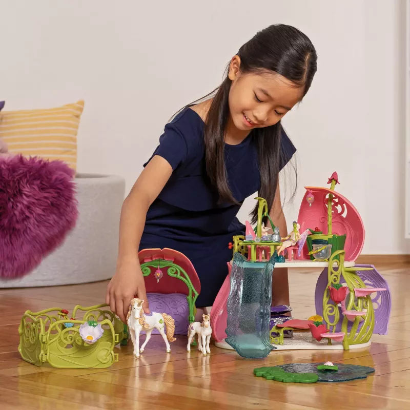 schleich BAYALA Glittering flower house with unicorns, lake and stable