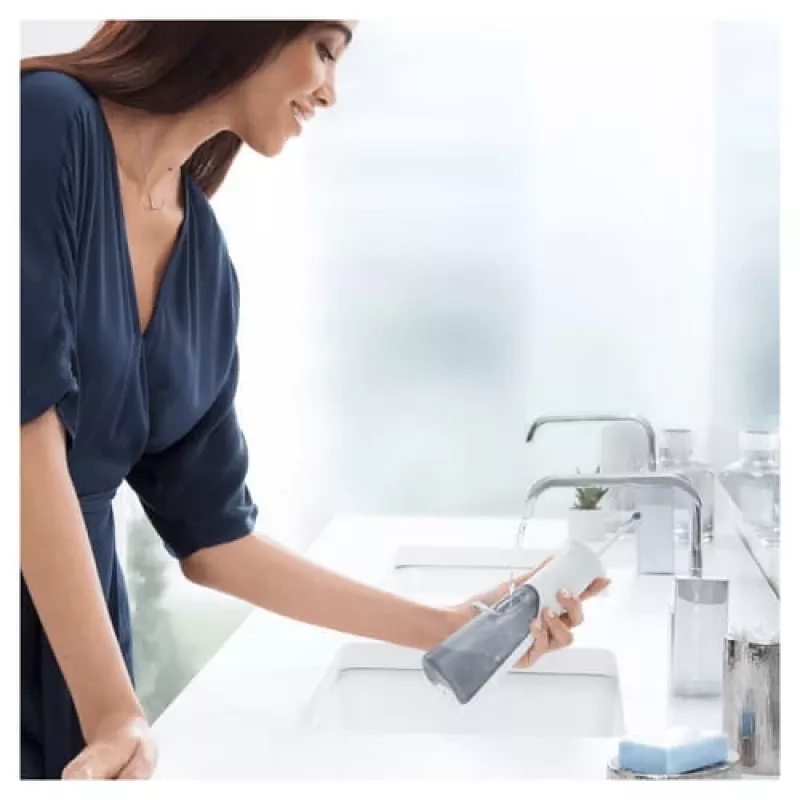 Oral-B Aquacare 6 oral irrigator
