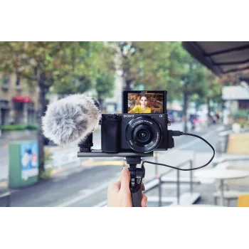 Sony α 6400 + SEL18135 MILC 24.2 MP CMOS 6000 x 4000 pixels Black
