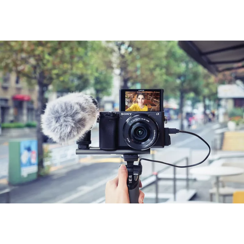 Sony α 6400 + SEL18135 MILC 24.2 MP CMOS 6000 x 4000 pixels Black