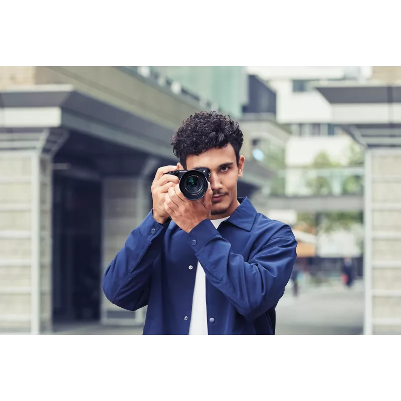 Sony α 6400 + SEL18135 MILC 24.2 MP CMOS 6000 x 4000 pixels Black