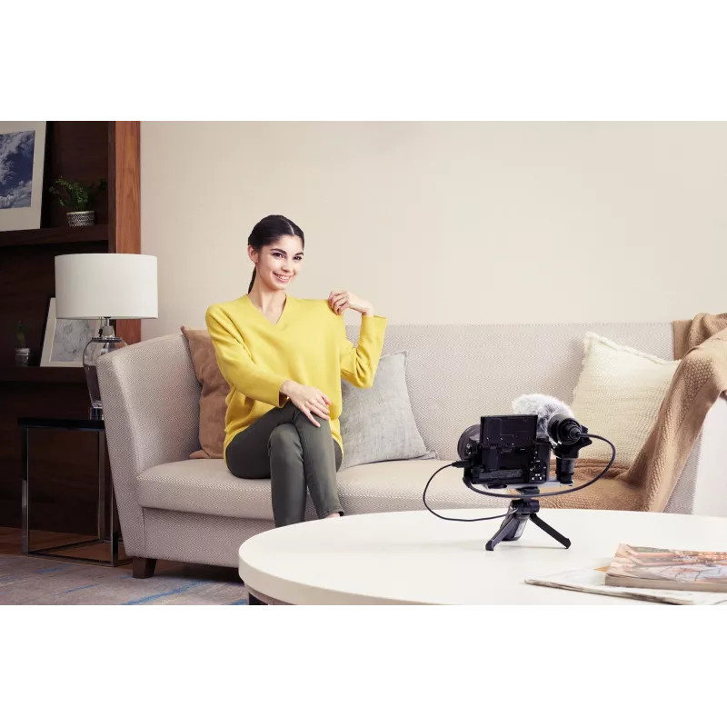Sony α 6400 + SEL18135 MILC 24.2 MP CMOS 6000 x 4000 pixels Black