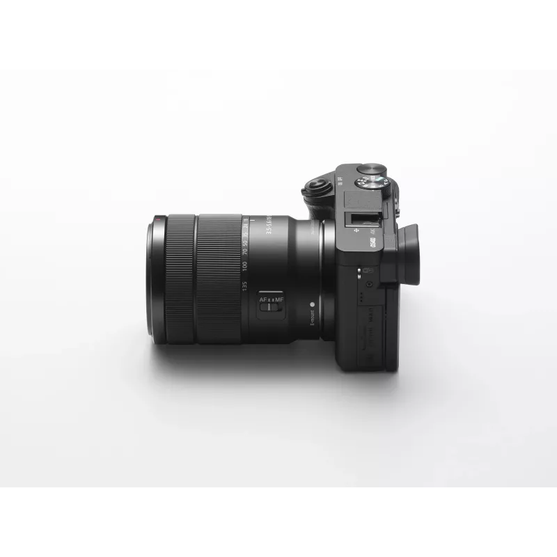 Sony α 6400 + SEL18135 MILC 24.2 MP CMOS 6000 x 4000 pixels Black