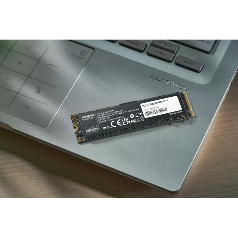 Klevv CRAS C715 512 GB M.2 PCI Express 3.0 NVMe 3D TLC NAND