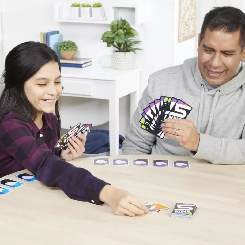 Hasbro Gaming F4205 5 Alive Card Game Collectible