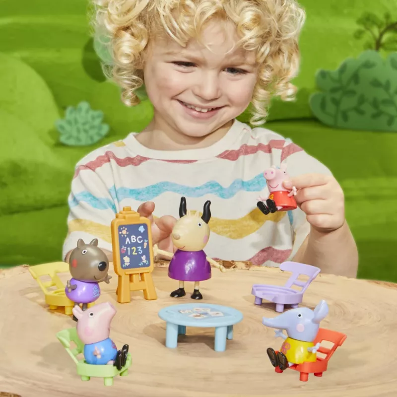 Hasbro Peppa Pig Playgroup Playset with 5 Figures and 6 Accessories, Preschool Toys for 3 Year Old Girls and Boys and Up