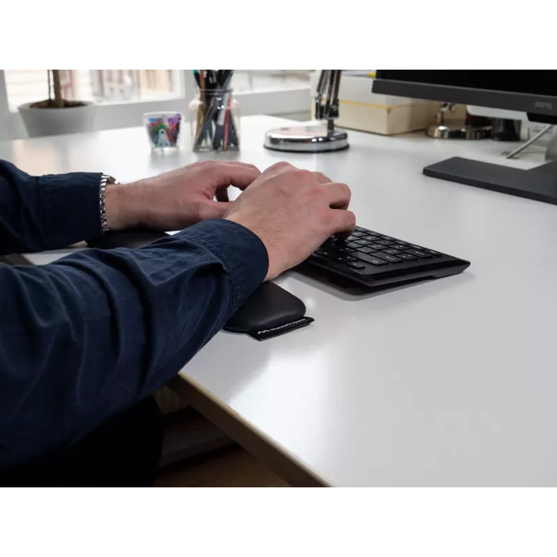 Wrist support pad Mousetrapper Small, black faux leather, 320×72×20 mm