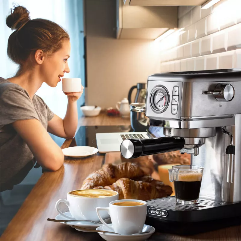 Ariete 1381 Coffee machine with pressure gauge, compatible with ground coffee and ESE pods, 1300 W, 1.1 L capacity, 15 bar pressure, ½ cup filter, Cappuccino device, Silver