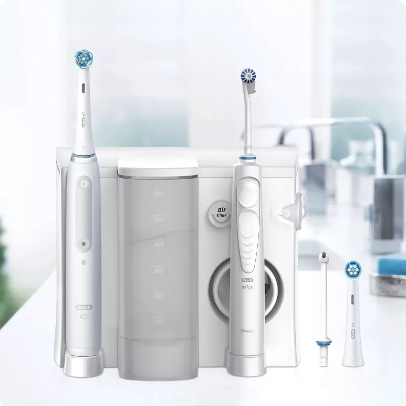 Oral-B iO4 & OxyJet oral care centre, white