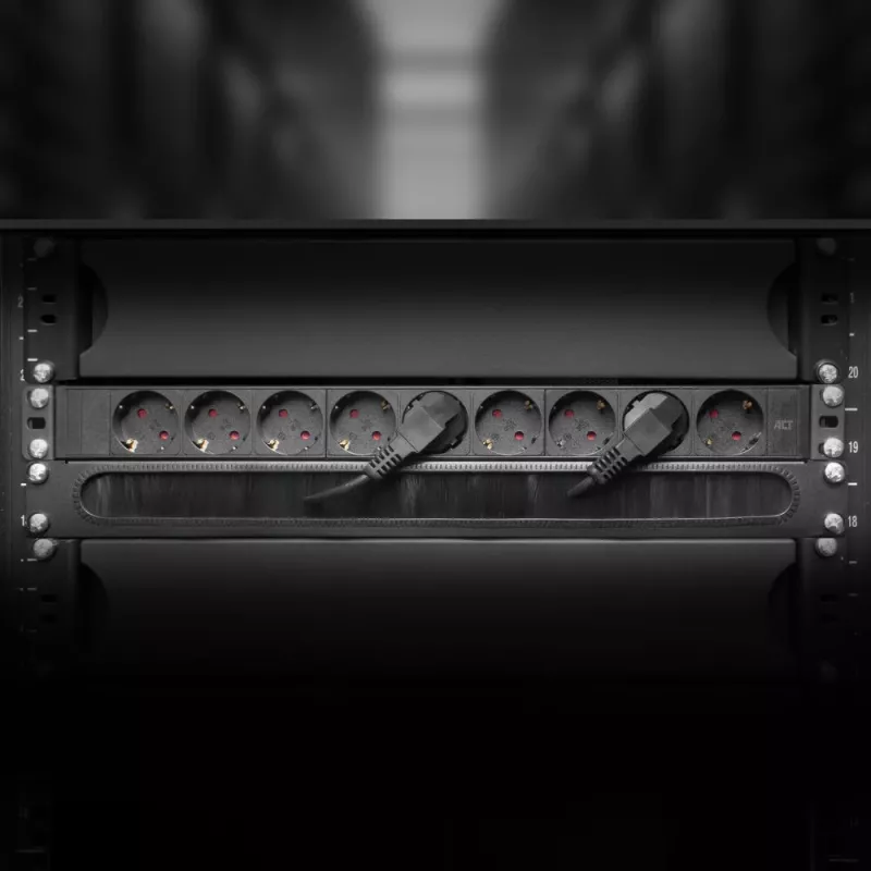 ACT Extension lead PDU 19 inch CEE7/7 with 9 type F sockets, 3m H05VV-F 3G1.5