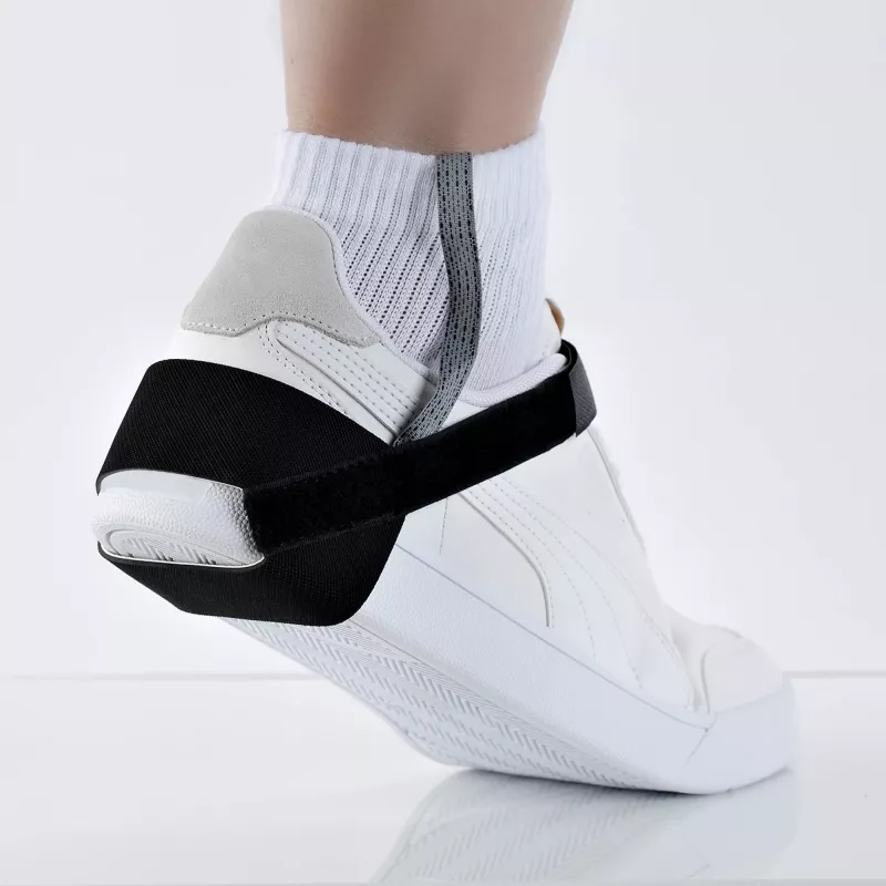 StarTech.com ESD Heel Strap, Adjustable Antistatic Heel Grounder, Shoe / Foot Grounding Point for Anti-Static Floors, 1MΩ Resistor, TAA-Compliant