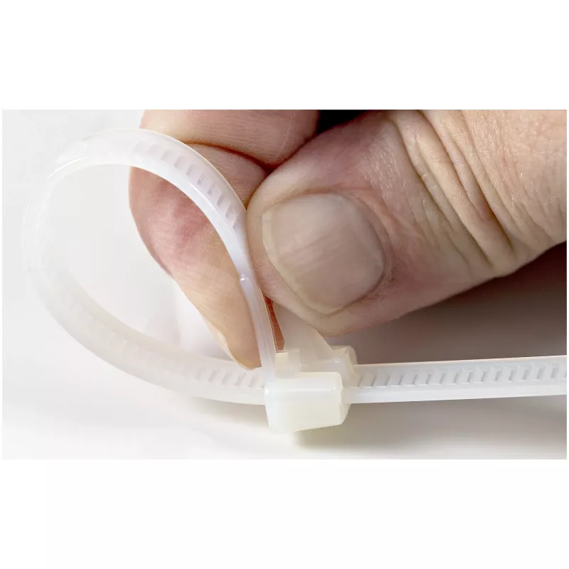 StarTech.com 10 inch(25cm) Reusable Cable Ties - 1/4 inch(7mm) wide, 2-1/2 inch(65mm) Bundle Dia. 50lb(22kg) Tensile Strength, Releasable Nylon Ties, Indoor/Outdoor, 94V-2/UL Listed, 100 Pack - White