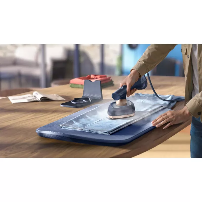 Steam iron Philips GC213/50 with SteamGlide Plus soleplate, 1800 W, 2.5 m cord, StyleMat included
