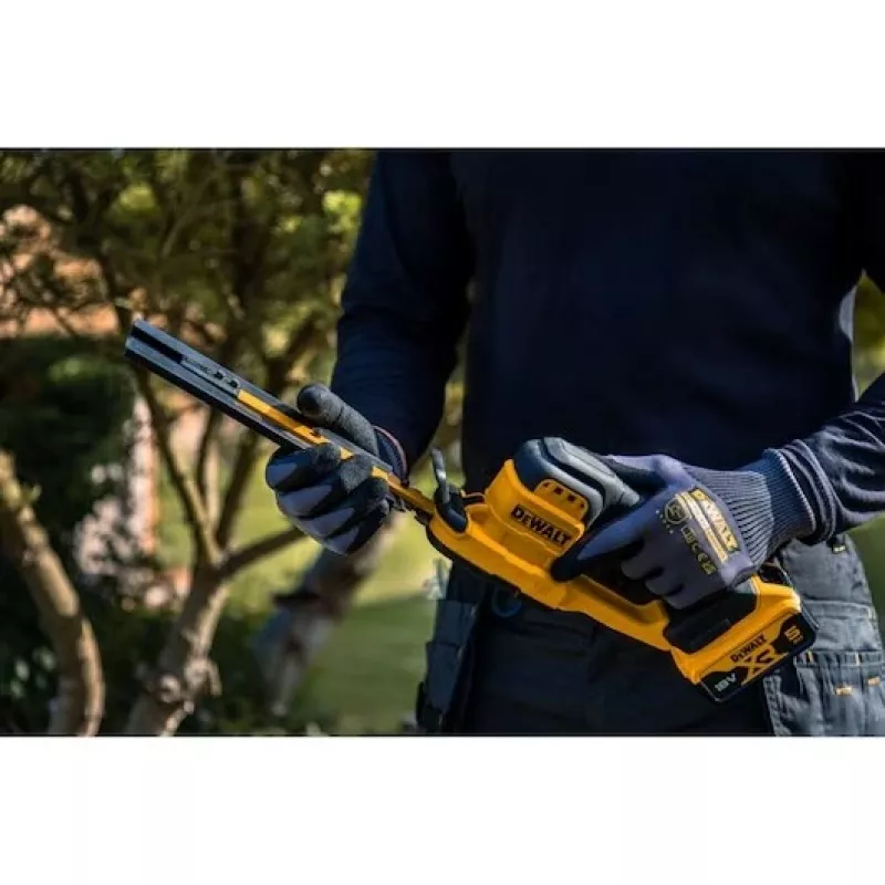 DeWalt DCMHT520N-XJ battery compact hedge trimmer
