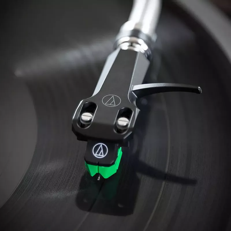 Audio-Technica AT-VM95E/H phono cartridge with AT-HS6BK headshell pre-assembled (black/green)