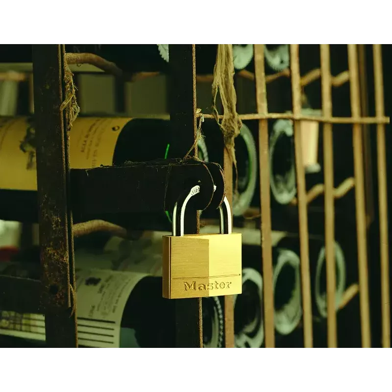Padlock MASTER LOCK 40mm solid brass body key lock keyed to differ