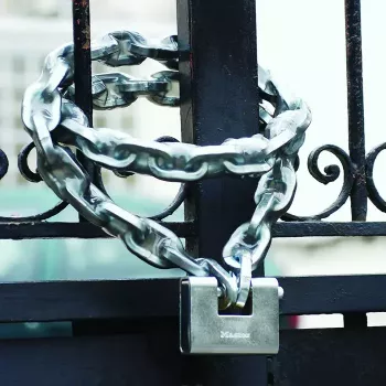 Padlock MASTER LOCK 680EURD 80mm hardened steel shrouded shackle