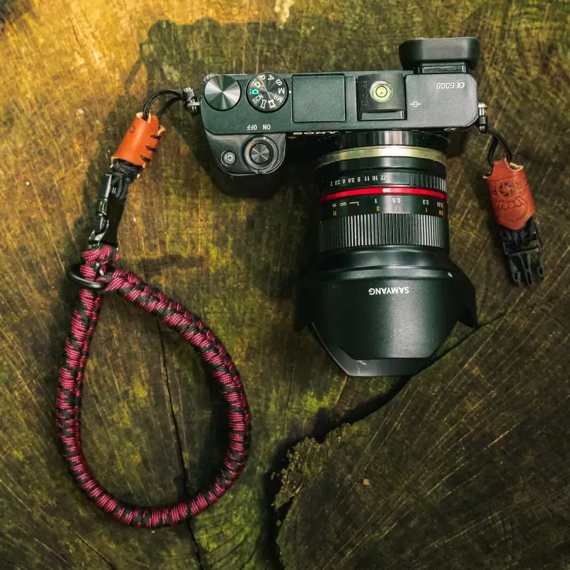 Camera strap MOBOTIX C-Rope Claw — nylon red, max length 30 cm, depth 430 mm