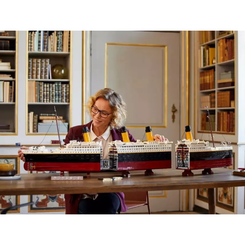 LEGO building set ICONS 10294 Titanic model replica — 9,090 pieces, 18+