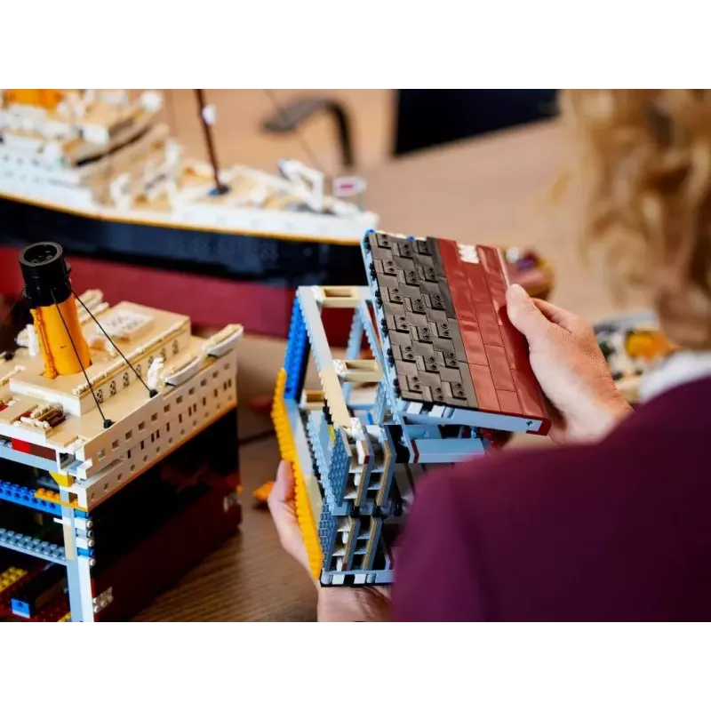 LEGO building set ICONS 10294 Titanic model replica — 9,090 pieces, 18+