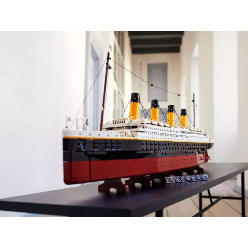 LEGO building set ICONS 10294 Titanic model replica — 9,090 pieces, 18+