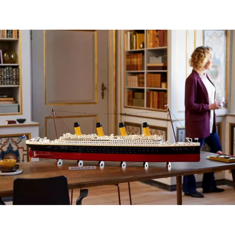 LEGO building set ICONS 10294 Titanic model replica — 9,090 pieces, 18+