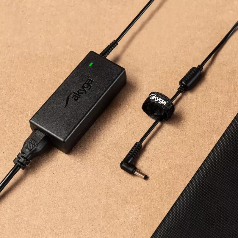 Laptop charger Akyga AK-ND-85, indoor AC adapter 100–250V input, 12V 5A output, 1.2m cable, black