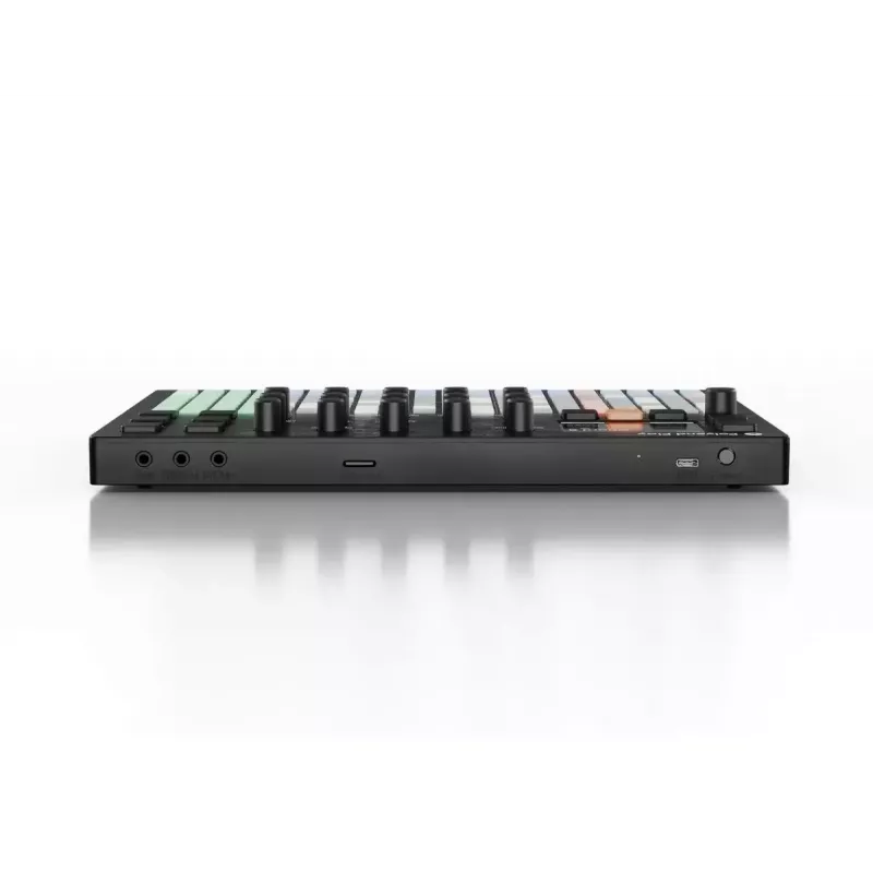 Groovebox Polyend Play - hardware groovebox by Polyend, compact standalone sequencer and sampler