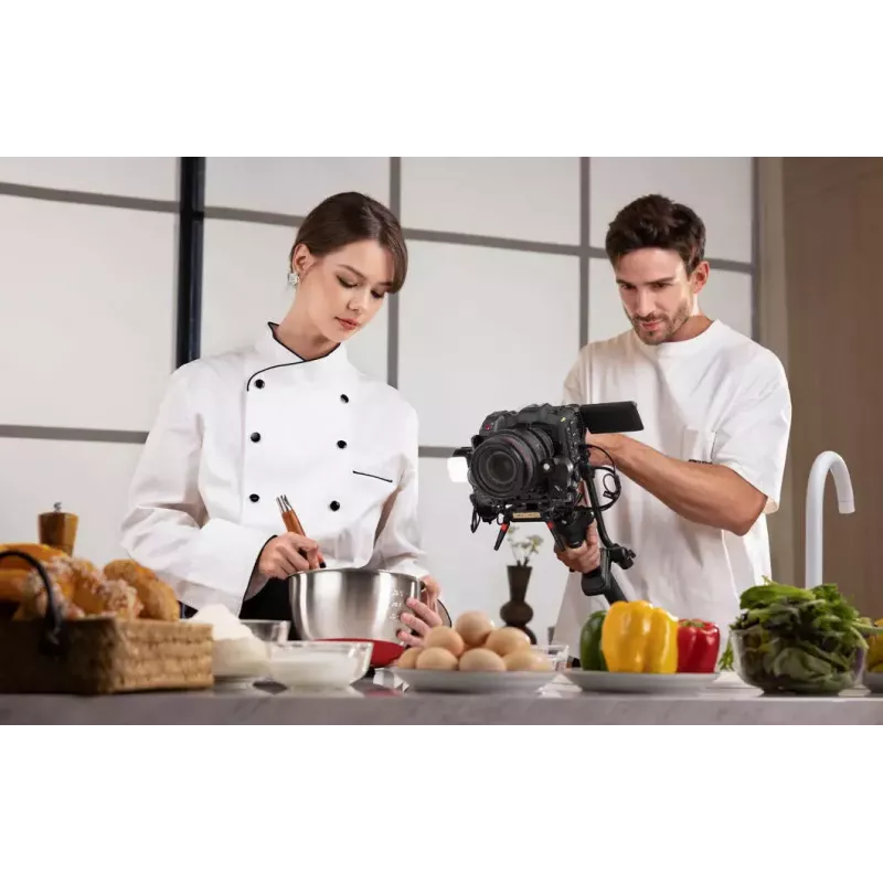 Gimbal Zhiyun Crane 4 3-axis stabilizer with up to 10-hour battery life