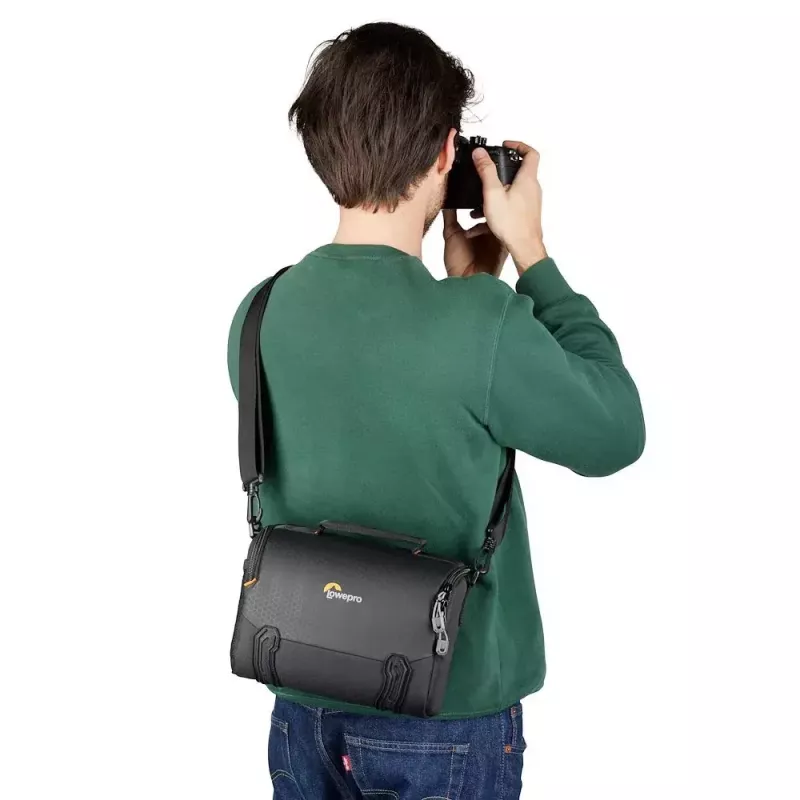 Sling case Lowepro Adventura SH 140 III Black Shoulder strap