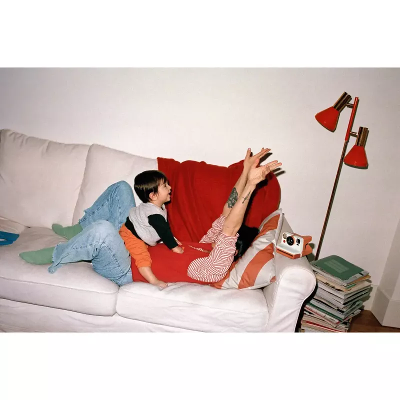 Instant camera POLAROID Now Gen 3 Coral 9156 — analogue instant film camera, colour Coral