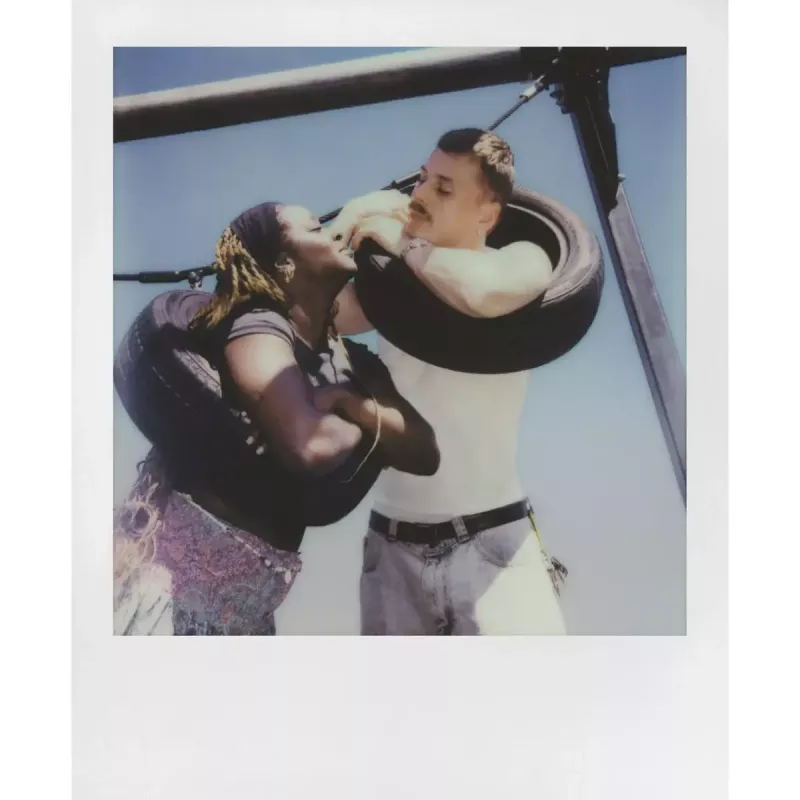 Instant camera POLAROID Now Gen 3 Yellow — model 9158, analog instant print camera, integrated flash