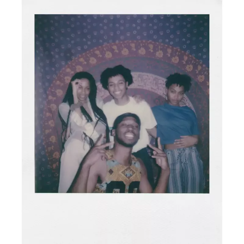 Instant camera POLAROID Now Gen 3 Yellow — model 9158, analog instant print camera, integrated flash