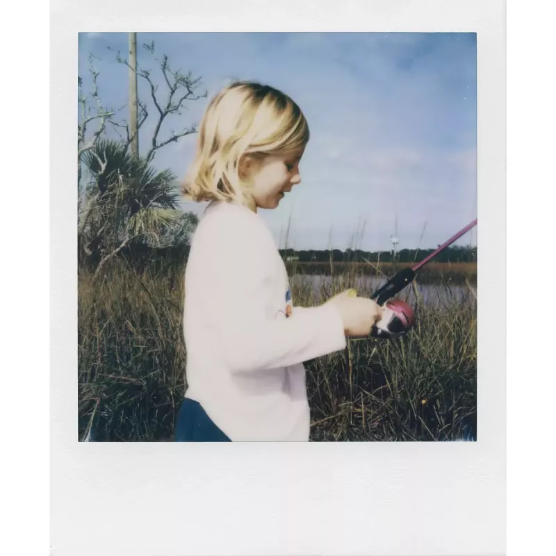 Instant camera POLAROID Now Gen 3 Yellow — model 9158, analog instant print camera, integrated flash