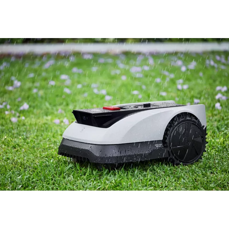 Autonomous lawn mower Ecovacs GOAT O800 RTK