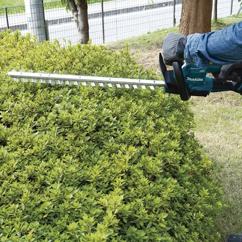 Makita DUH506RT cordless hedge trimmer kit
