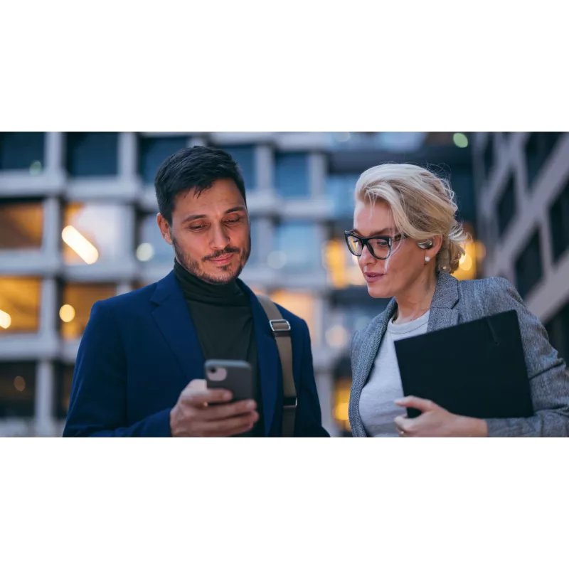 Cellularline Nebit – TWS Translator NEBIT TWS earbuds with real-time translation functionality. Elegant and intelligent, designed to break language barriers and support instant communication and transcription.