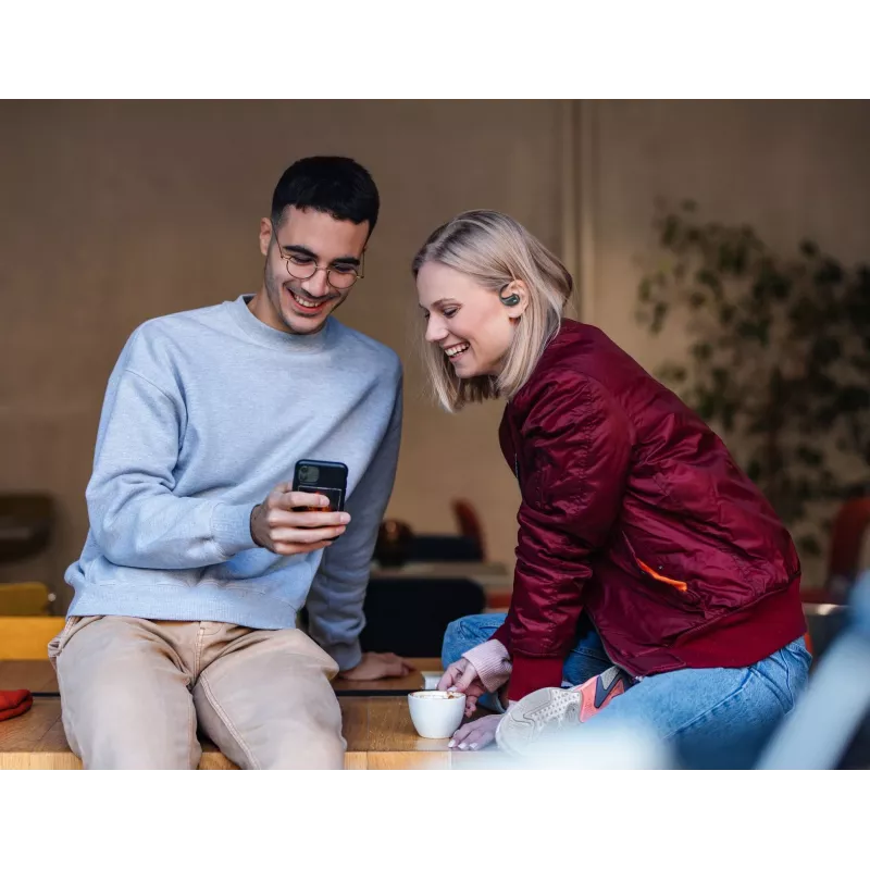 Cellularline Nebit – TWS Translator NEBIT TWS earbuds with real-time translation functionality. Elegant and intelligent, designed to break language barriers and support instant communication and transcription.