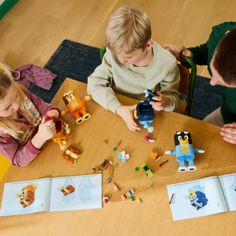 LEGO Bluey 11217 Brick-Built Bluey Family (466 pcs)
