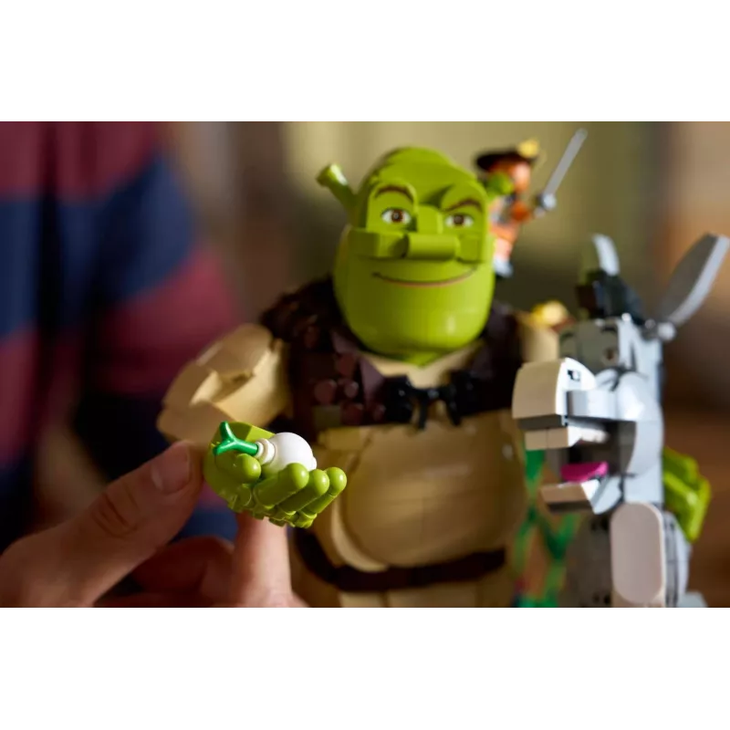 LEGO ICONS 72423 Shrek, Donkey and Puss in Boots