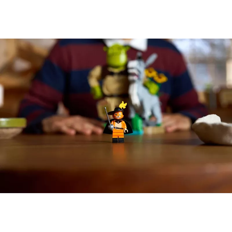 LEGO ICONS 72423 Shrek, Donkey and Puss in Boots