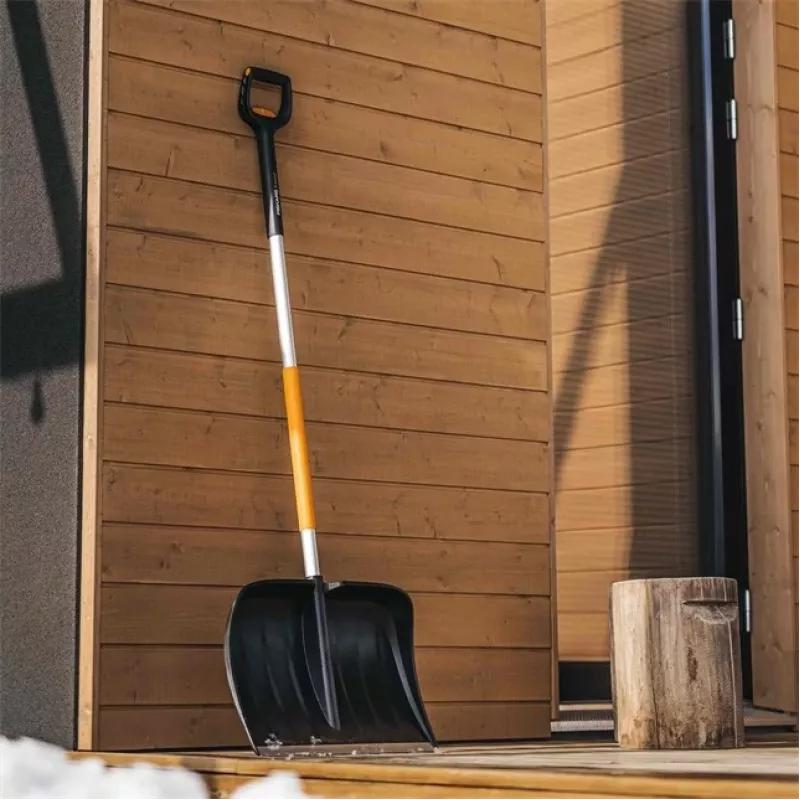 Fiskars 1057189 Snow Shovel Metal Black, Orange