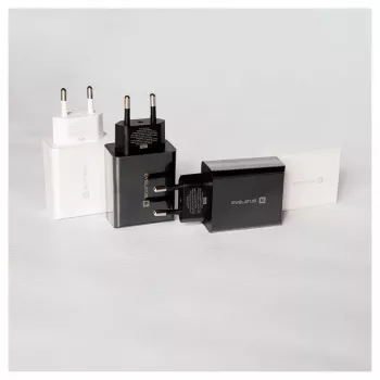 EVELATUS Travel Charger EU Wall 3 Ports 32W USB-C / USB-A2 ETC06 Black