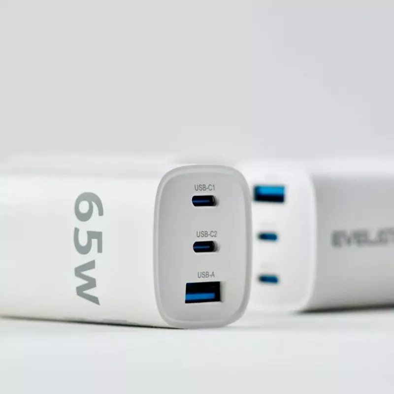 Evelatus 65W Max Fast Charger UK USB-C1/USB-C1/USB-A White